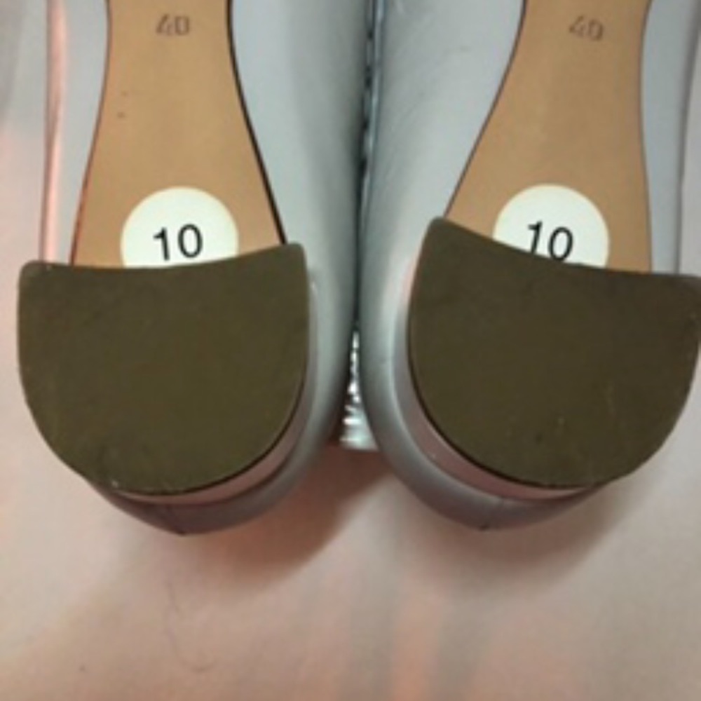 CHANEL Authentic Ballerina - Gray and White Flats Leather - Picture 6 of 9